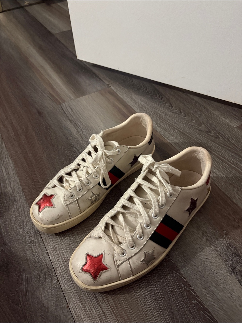 Gucci White Leather Sneakers with Red Stars and Navy-Red Web